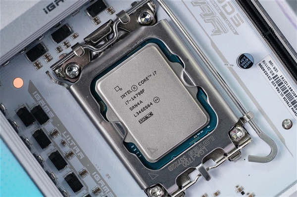 时隔一年半!Intel两款CPU杀回畅销榜前十:DDR5涨价功不可没