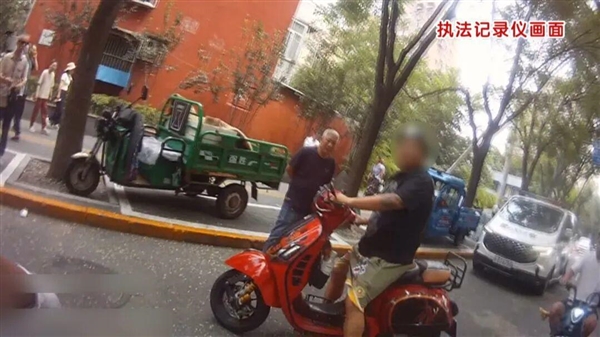 网红美食博主骗补京A车牌 辩称是为方便探店!被拦后上演闯卡逃跑大戏
