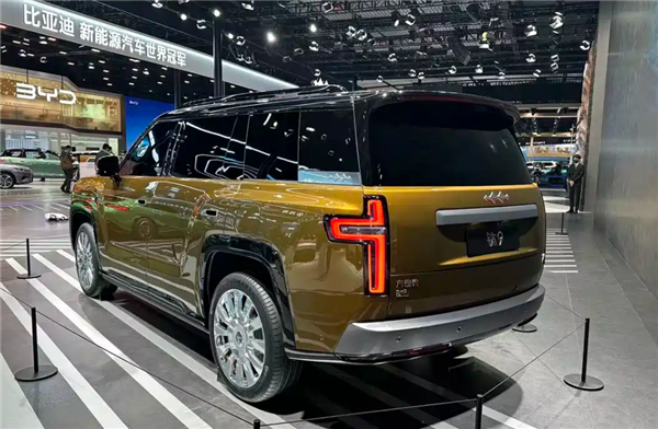 6座大型SUV!方程豹钛9成都车展首发 :续航超2300公里