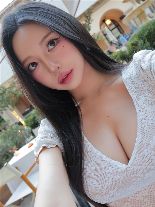 CJ《阿西美女》小姐姐团线下热舞:比游戏带劲多了