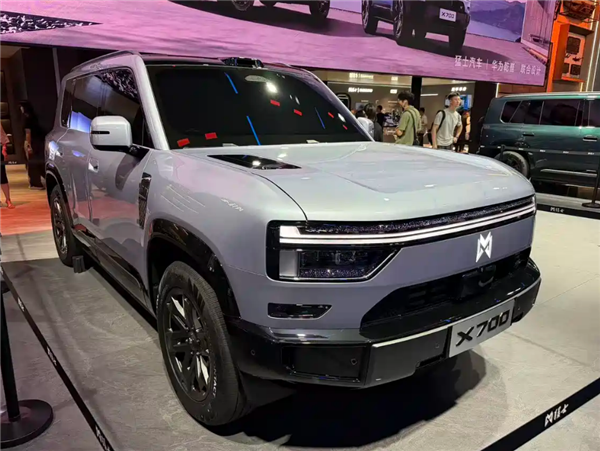 全新轻越野方盒子SUV!东风猛士X700亮相:承载式车身配华为智驾