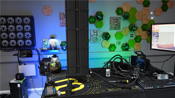 9800X3D满载降温19℃!大神DIY巨型烟囱散热塔:高度直接捅到天花板