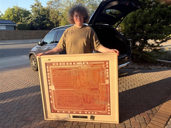 x86鼻祖真面目!Intel 8080原始掩模寻修复者:5000个晶体管全靠手工