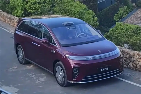 流线溜背设计!享界V8实车亮相:增程版最大续航339km