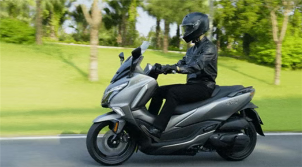 极速138km/h!豪爵龙骨大踏板旅行者TVL350上市:28980元起