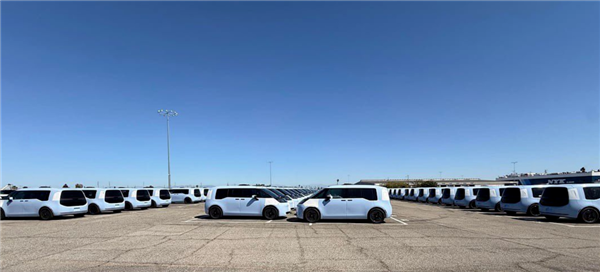 美国百姓集体破防:自己买不到的中国车 Waymo一船一船拉!