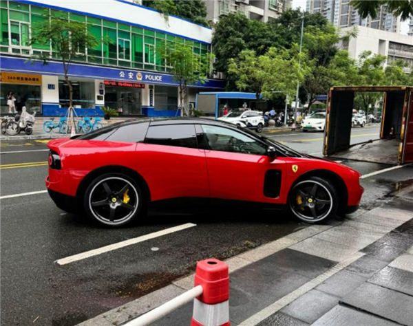 一车难求!法拉利首款纯电车型Luce卖爆:下单两年后才能提车