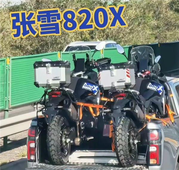 最高时速220km/h!张雪820X ADV实车图曝光:配竖屏仪表