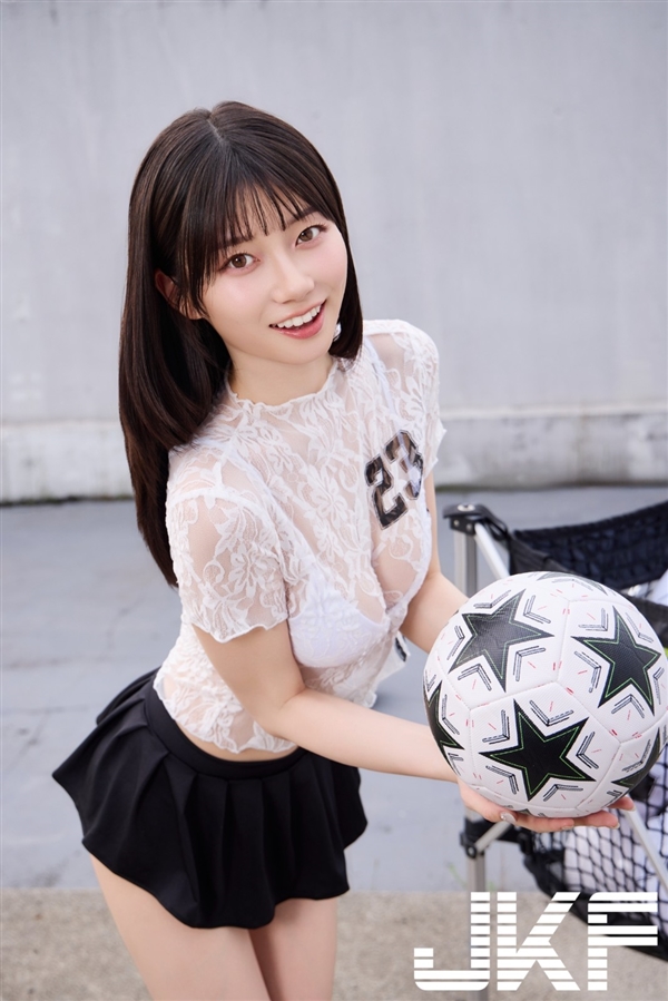 日本演员濑户环奈Cos《最终幻想7》蒂法 身材很顶了