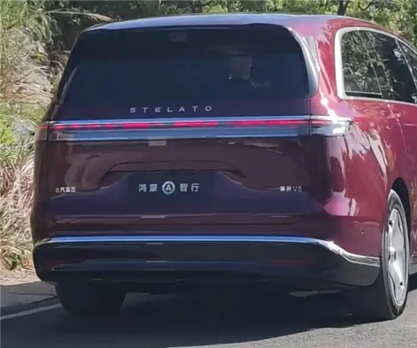 流线溜背设计!享界V8实车亮相:增程版最大续航339km