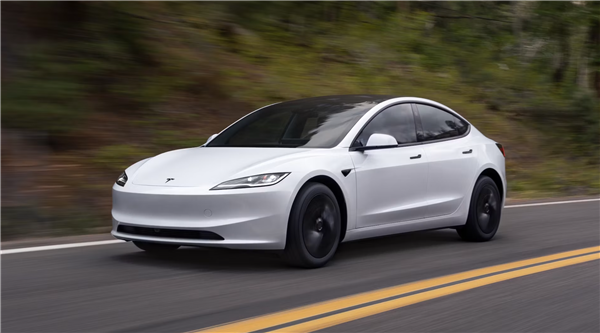 平价版特斯拉Model 3港澳开卖 理想高管:想买还推荐 但要加很多定语