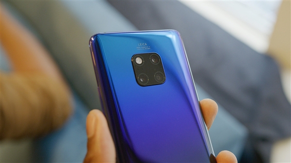华为Mate XT2外观偷跑:U型三折叠+方形模组 一眼梦回Mate 20