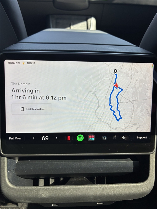 特斯拉Robotaxi接连翻车:2.3英里路程要开66分钟 铁粉乘客半路下车改叫Uber