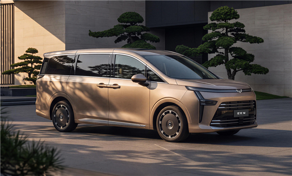 长5.1米、配插电混动 五菱星光M官图发布:质感不似廉价MPV!