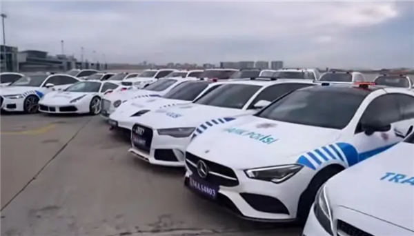 法拉利、路虎大揽子排队站!土耳其超跑警车车队又火了:没一辆买的 全靠收缴