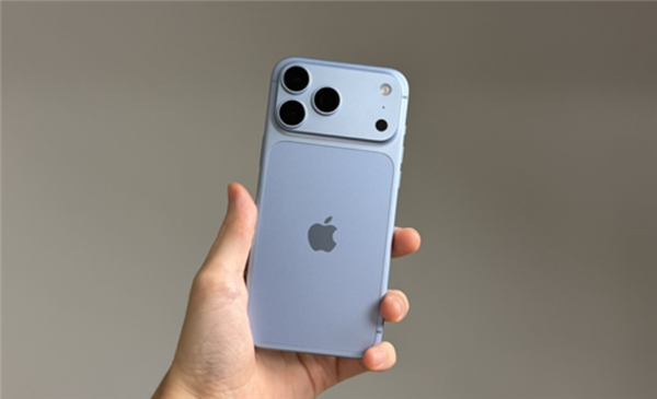 多名网友吐槽iPhone 18 Pro Max定格照泛绿斑!苹果客服回应