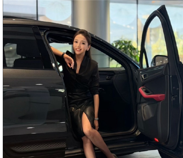 女销冠也救不了销量!保时捷在中国哑火:4年销量腰斩