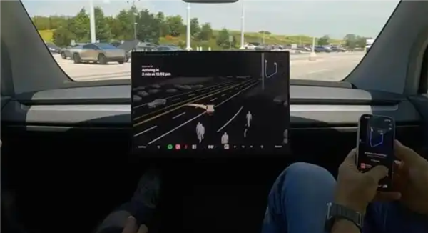 没方向盘没踏板!特斯拉Cybercab应急方案曝光:点中控屏就能挪车