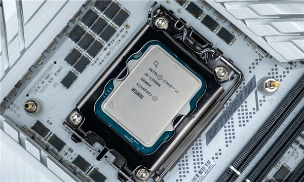 6700K到270K Plus十年旗舰同台!Intel CPU全测完:13900K之后游戏性能再无惊喜
