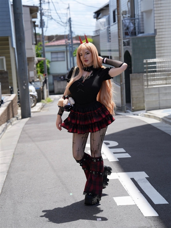 国外美女Cos《漫威金刚狼》魔形女 火辣展示