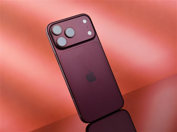 首销量产版iPhone 18 Pro Max上手体验:配置更强!更有分量