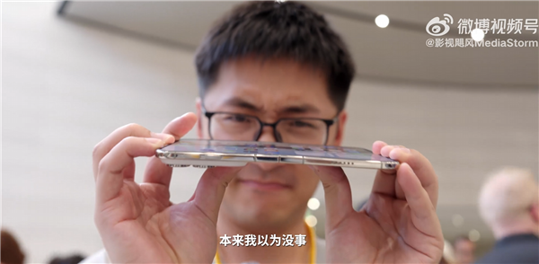 博主回应Tim称掰坏iPhone Duo:大概率是壁纸bug 并非硬件损坏