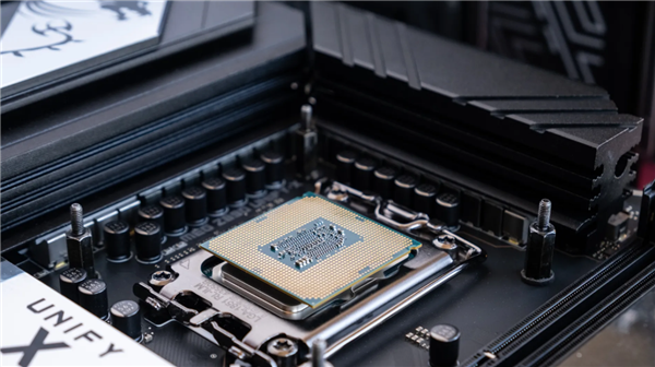 6700K到270K Plus十年旗舰同台!Intel CPU全测完:13900K之后游戏性能再无惊喜