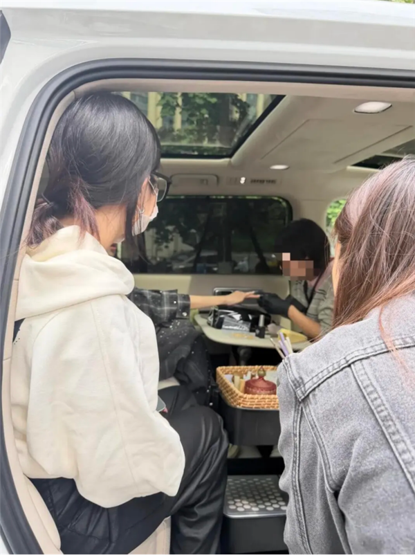 小米澎程还能这么玩 第一批车主已经开始赚钱了:在车里开上美甲店