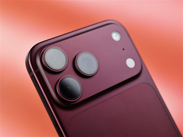 首销量产版iPhone 18 Pro Max上手体验:配置更强!更有分量