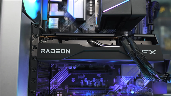 买前看仔细!AMD最新“亮机卡”RX 9050实测:4GB、8GB差距高达37%