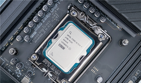 6700K到270K Plus十年旗舰同台!Intel CPU全测完:13900K之后游戏性能再无惊喜