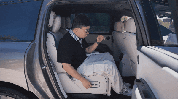 理想i9只卖36.98万 这价格战连自己人都打!