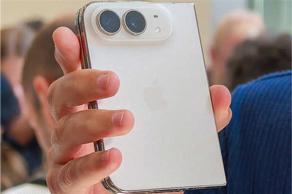折痕真有那么重要吗:iPhone Duo被喷惨了