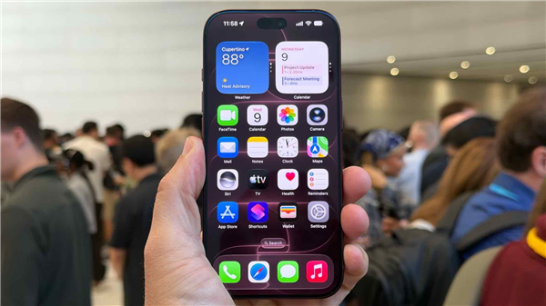 iPhone 18出了:《爱情公寓》主演又合体了