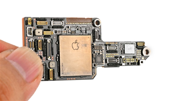 iFixit拆解iPhone 18 Pro!可变光圈精密到离谱 6片叶片薄如发丝