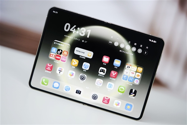 华为Pura X Max上市4个月发货破120万台:鸿蒙手机消费者满意度第一