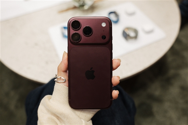 iPhone 18 Pro 1TB版本使用QLC闪存引发争议:加价数千元却买到降级配置