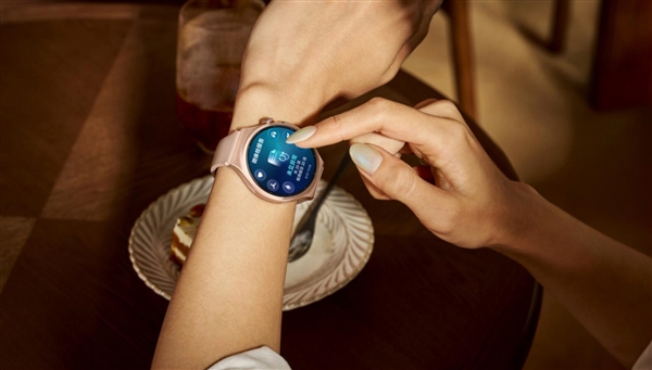 华为WATCh 6系列发布:首发支持高尿酸研究 2799元起