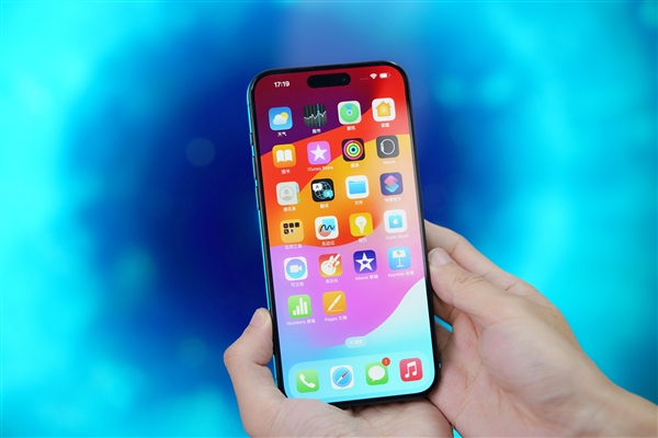iOS 27正式版Bug太离谱!下拉通知栏+控制中心iPhone当场卡死 只能重启