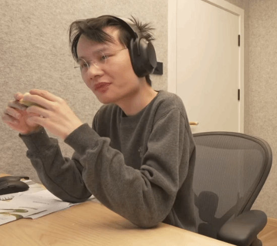 超级小桀直播间被封:玩超大尺度新游 裸露画面违规