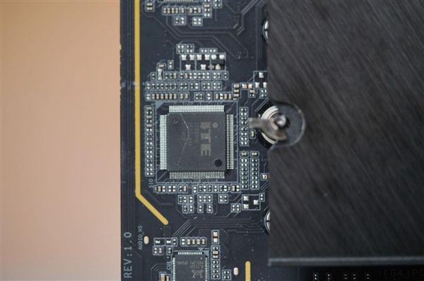5个M.2插槽堆满!技嘉Z890 AORUS ELITE DUO X主板图赏