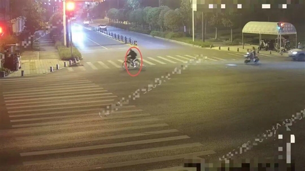 男子偷自行车不能上地铁 花4小时硬骑42公里回家:刚洗完车就被抓