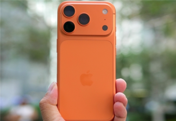 网传iPhone 17标准版相机键掉漆可免费换中框及电池!客服回应