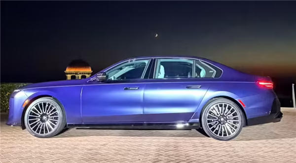 宝马7系用回V8动力!2027款宝马M760 xDrive发布:最高570马力