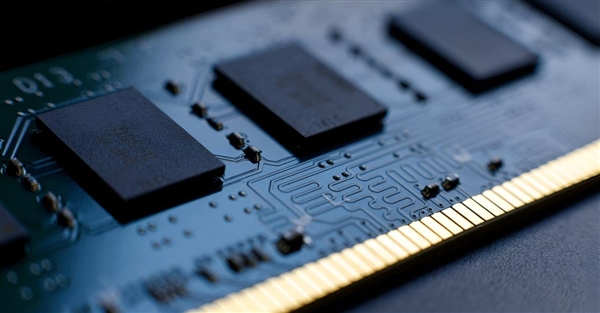 老内存涨疯了!DDR4合约价反超DDR5:三个月飙升24%