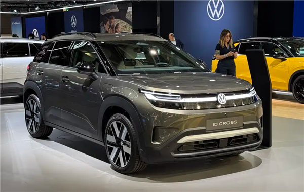 纯电紧凑型SUV!大众ID.CROSS实车亮相:外观硬核