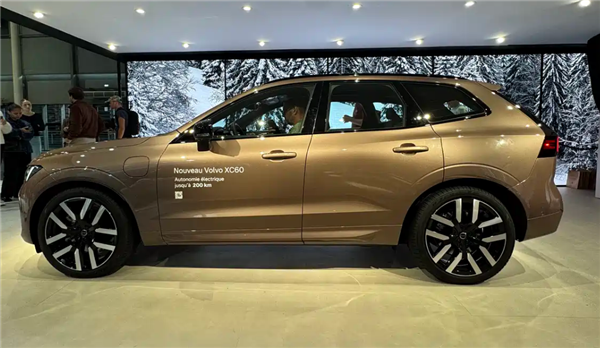 第三次改款升级!新款沃尔沃XC60实车亮相:综合续航达1240km