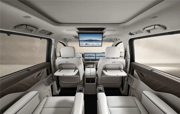 蓝牌混动百公里不到7升油 魏牌高山8 HEV预售:27.58万起