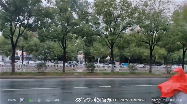 华为靳玉志遭遇电瓶车鬼探头 乾崑AEB紧急刹停避险