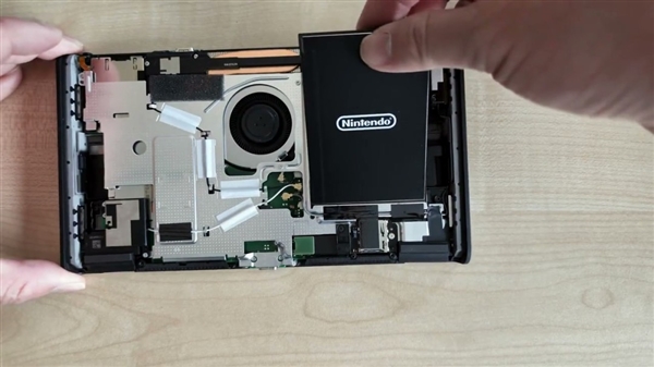 新版Switch 2官方视频:更换电池现在更容易了